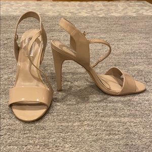 Nude sandal pumps